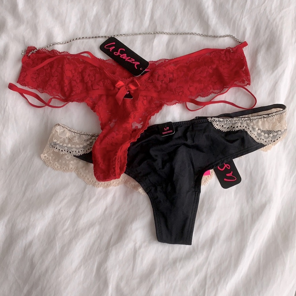 NEW La SENZA thongs with lace in red and black Size S